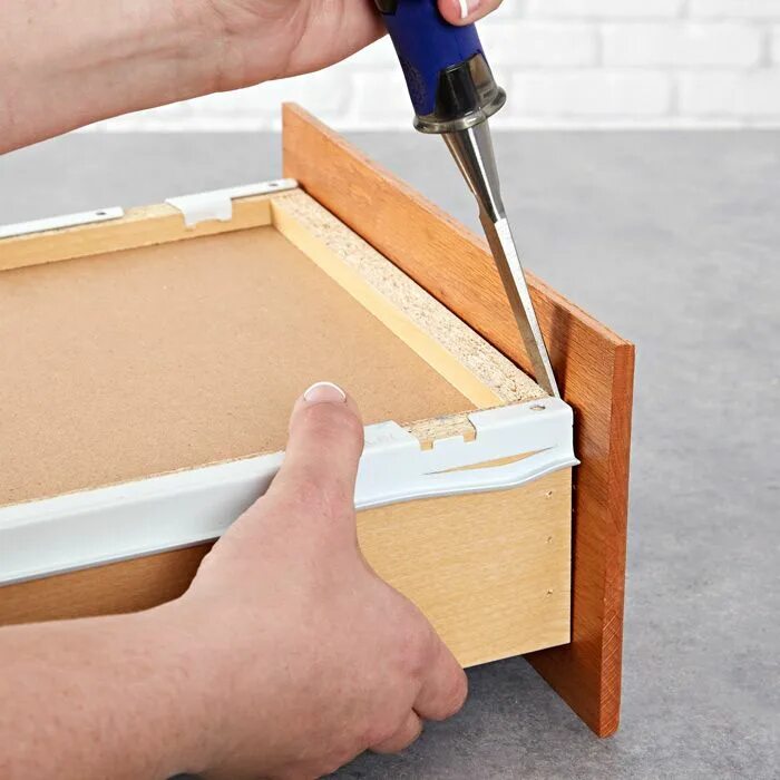 Ремонт мебели своими Replacing/building doors/drawersy -- Remove the drawer face carefully by prying 