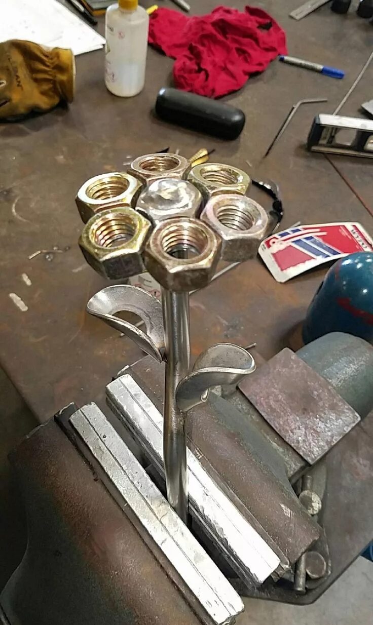 Ремонт металлических своими руками Welded metal flower made for me by my boyfriend. Welded art for her. #weldporn #