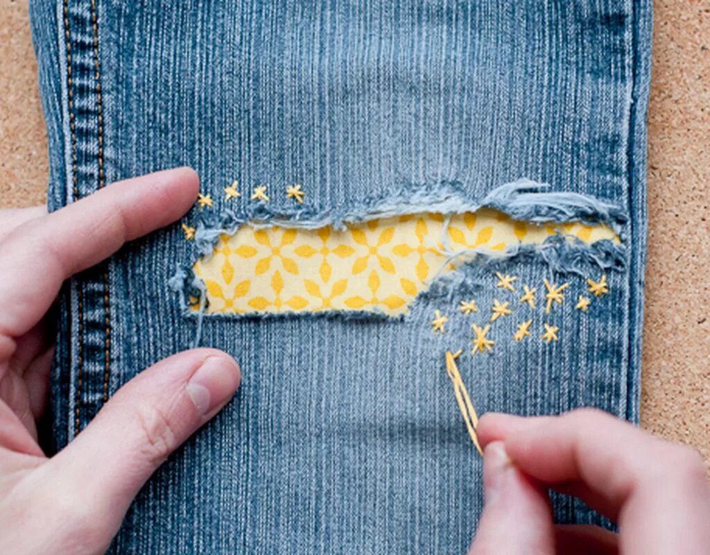 Ремонт одежды своими руками Mend A Thing: Drawstrings, Jeans and Torn Linings Mending clothes, Sewing hacks,