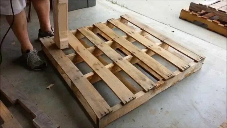 Ремонт поддонов своими руками Pallet Recycling With A Drill Powered Dismantling Tool Wooden pallet crafts, Pal