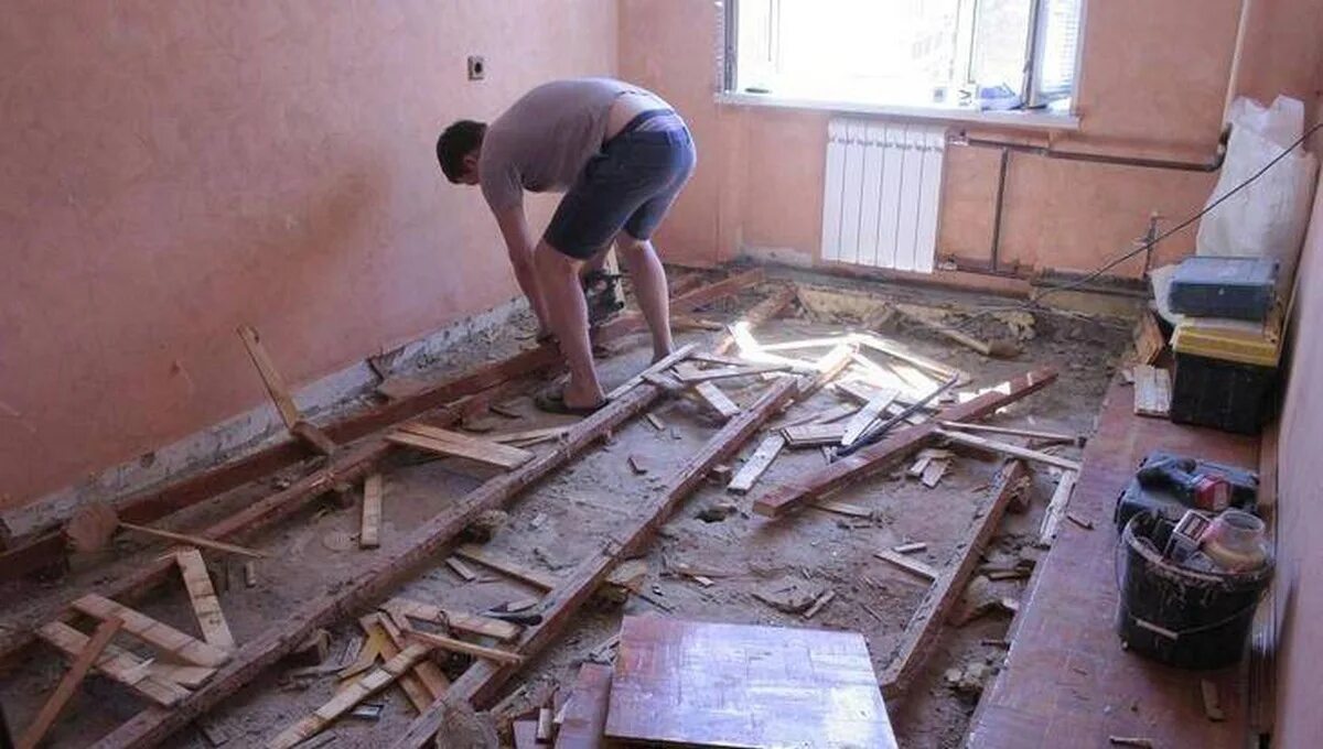 Ремонт полов своими Residents of Chekhov found something shocking, repairing the apartment The house