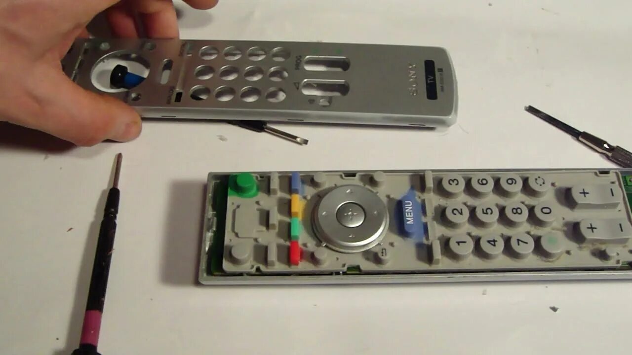 Ремонт пульта от телевизора своими руками How to repair or fix Sony TV remote control button issue - YouTube