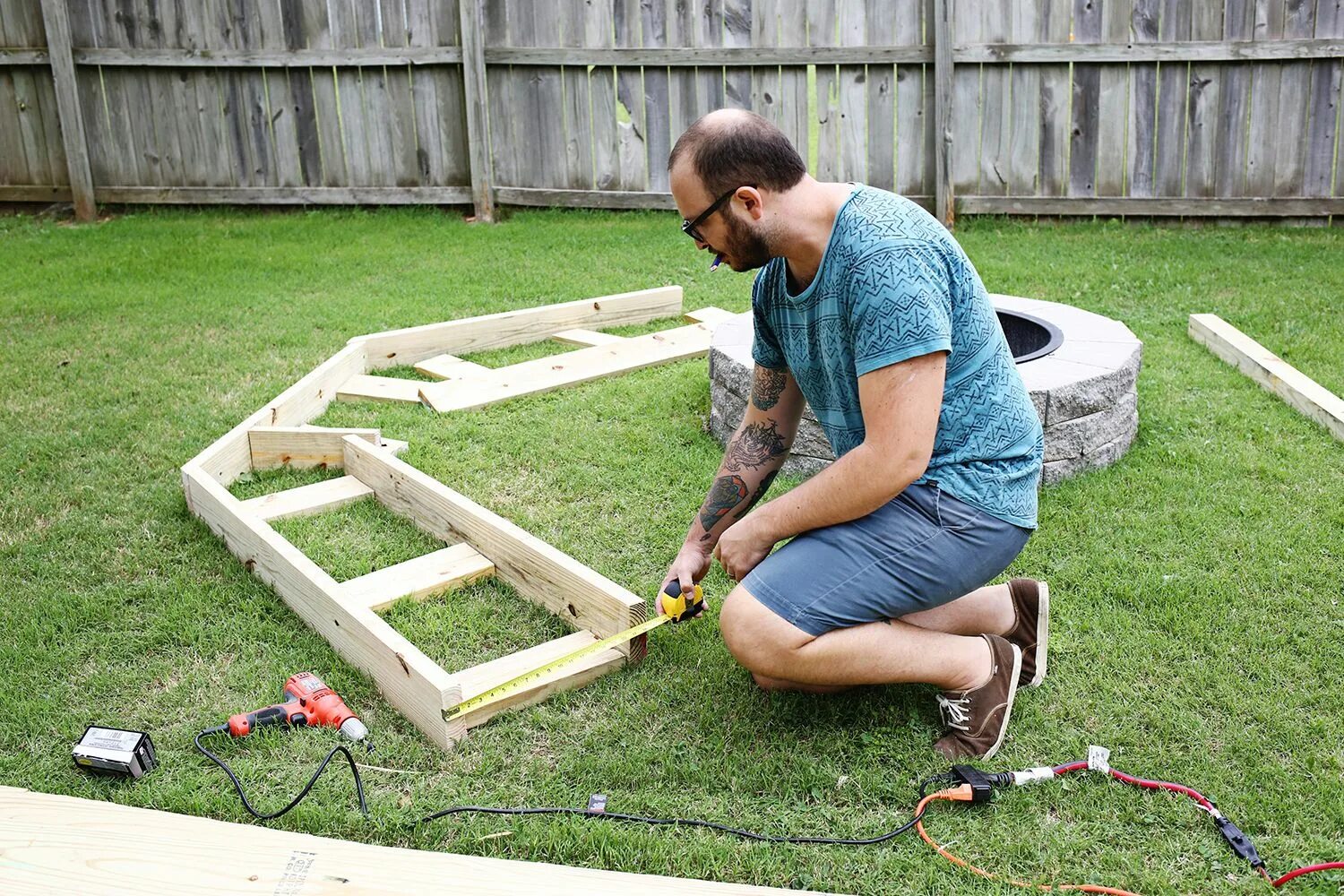 Ремонт сами своими руками Build Your Own Curved Fire Pit Bench Lareira de quintal, Ideias quintal faça voc