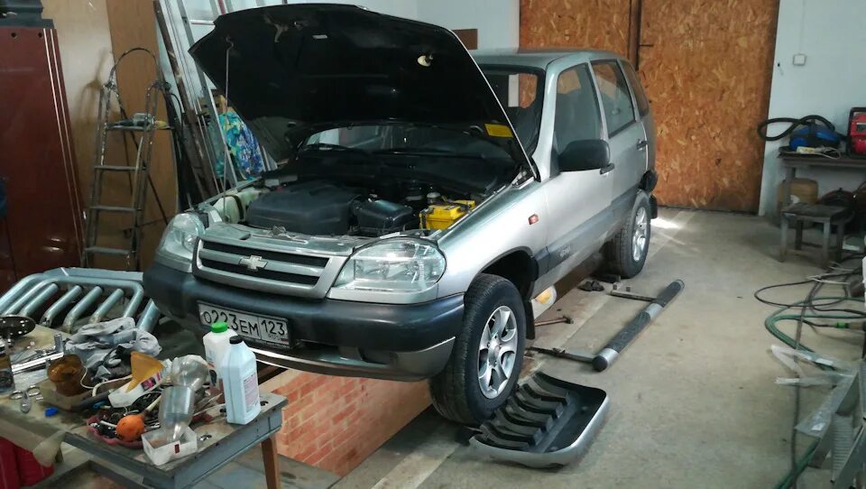 Ремонт шевроле нива своими руками видео Первый ремонт)) - Chevrolet Niva, 1,7 л, 2007 года своими руками DRIVE2