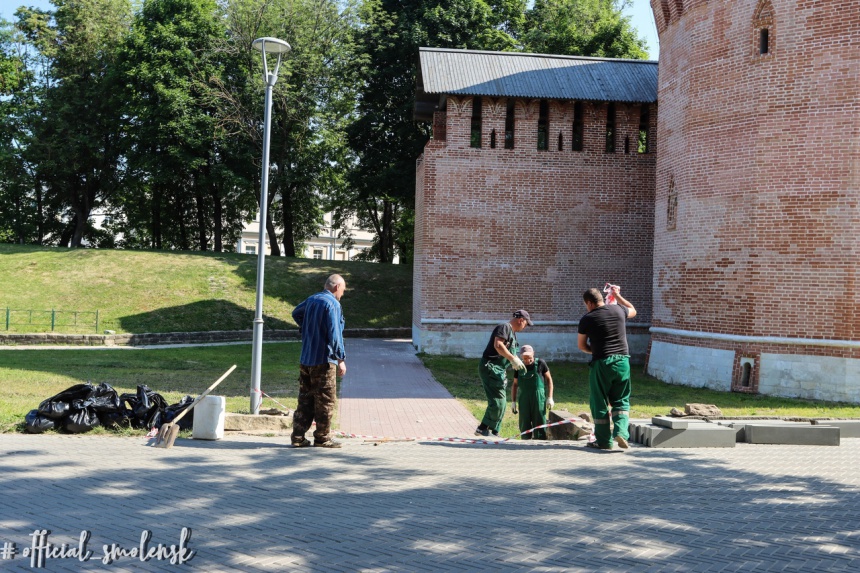 Ремонт смоленск фото В центре города отремонтировали пешеходную лестницу возле Громовой башни. Новост