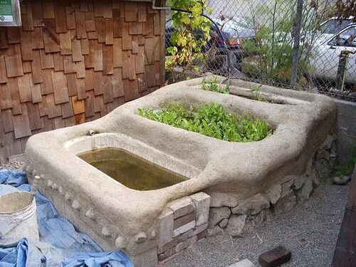 Ремонт старой ванны своими руками Rebuild of Cob Bathtub Ponds 2007 in 2024 Earthship, Diy garden decor, Cob house