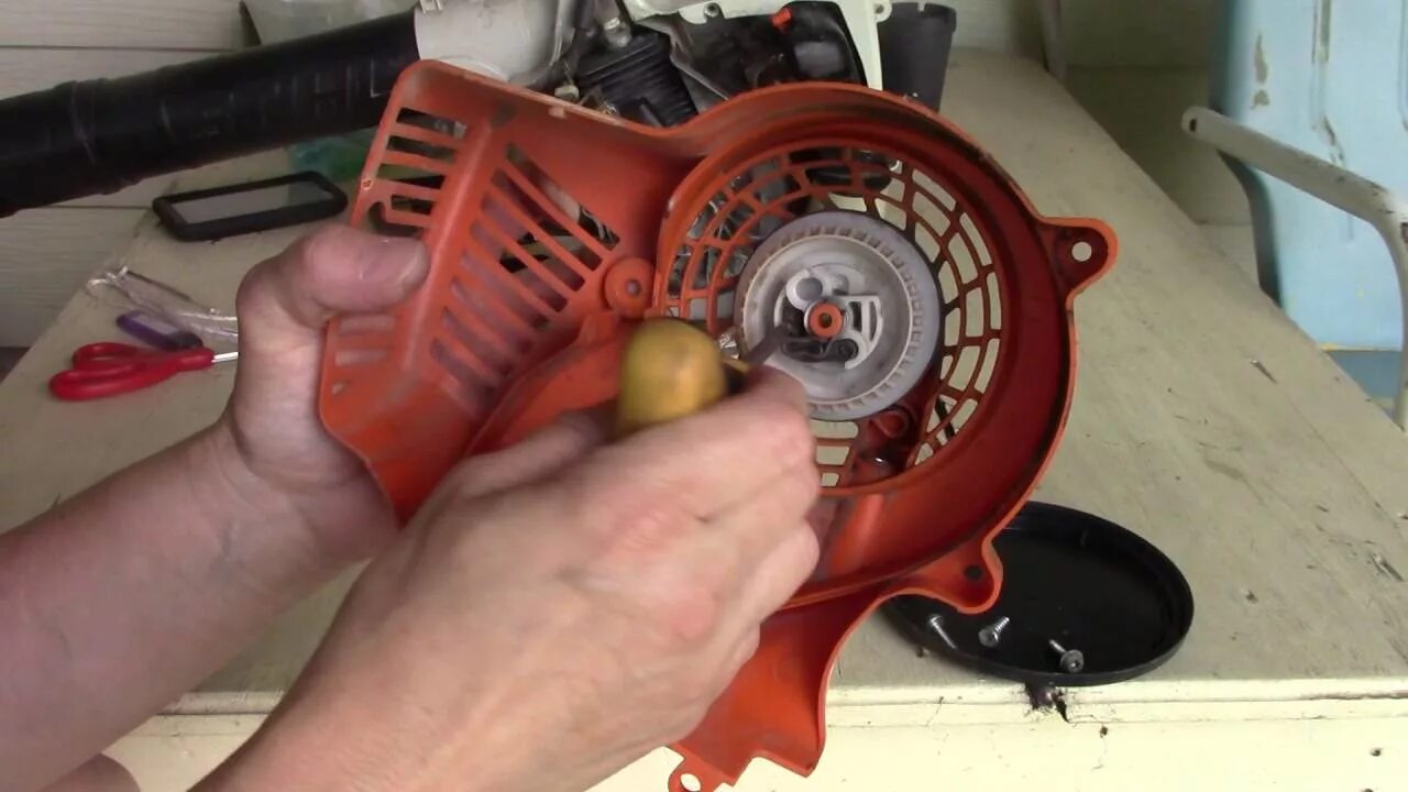 Ремонт стартера триммера своими replacing the starter cord on a Stihl gas blower - YouTube