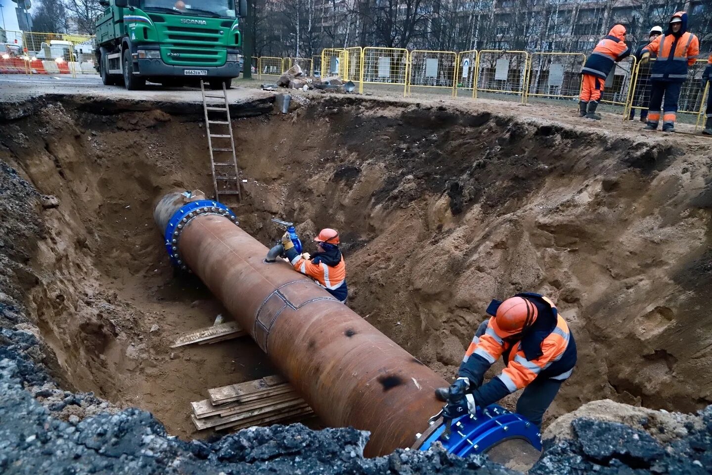 Ремонт труб фото ГУП "Водоканал Санкт-Петербурга" Участок трубы на пр. Непокоренных заменен