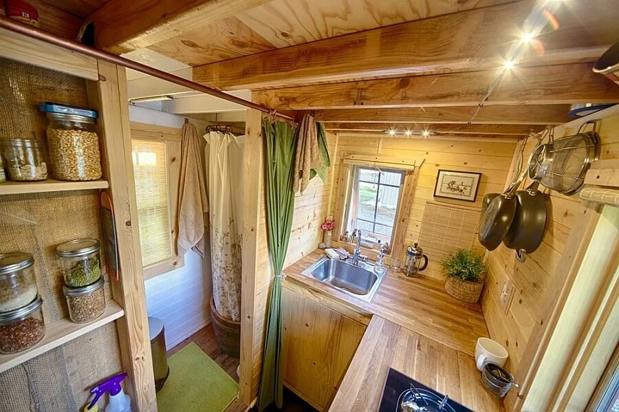 Ремонт в дачном домике внутри фото Mobile Tiny Tack House Is Entirely Built By Hand! And Looks Gorgeous. Tiny house