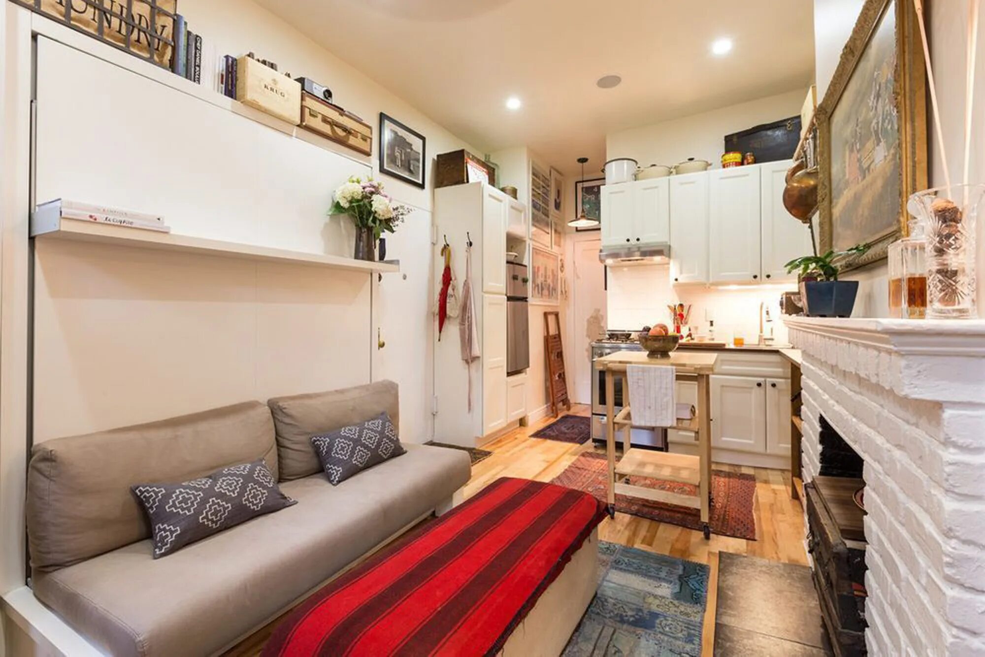 Ремонт в маленькой квартире фото NYC’s 'coolest tiny apartment' is up for rent