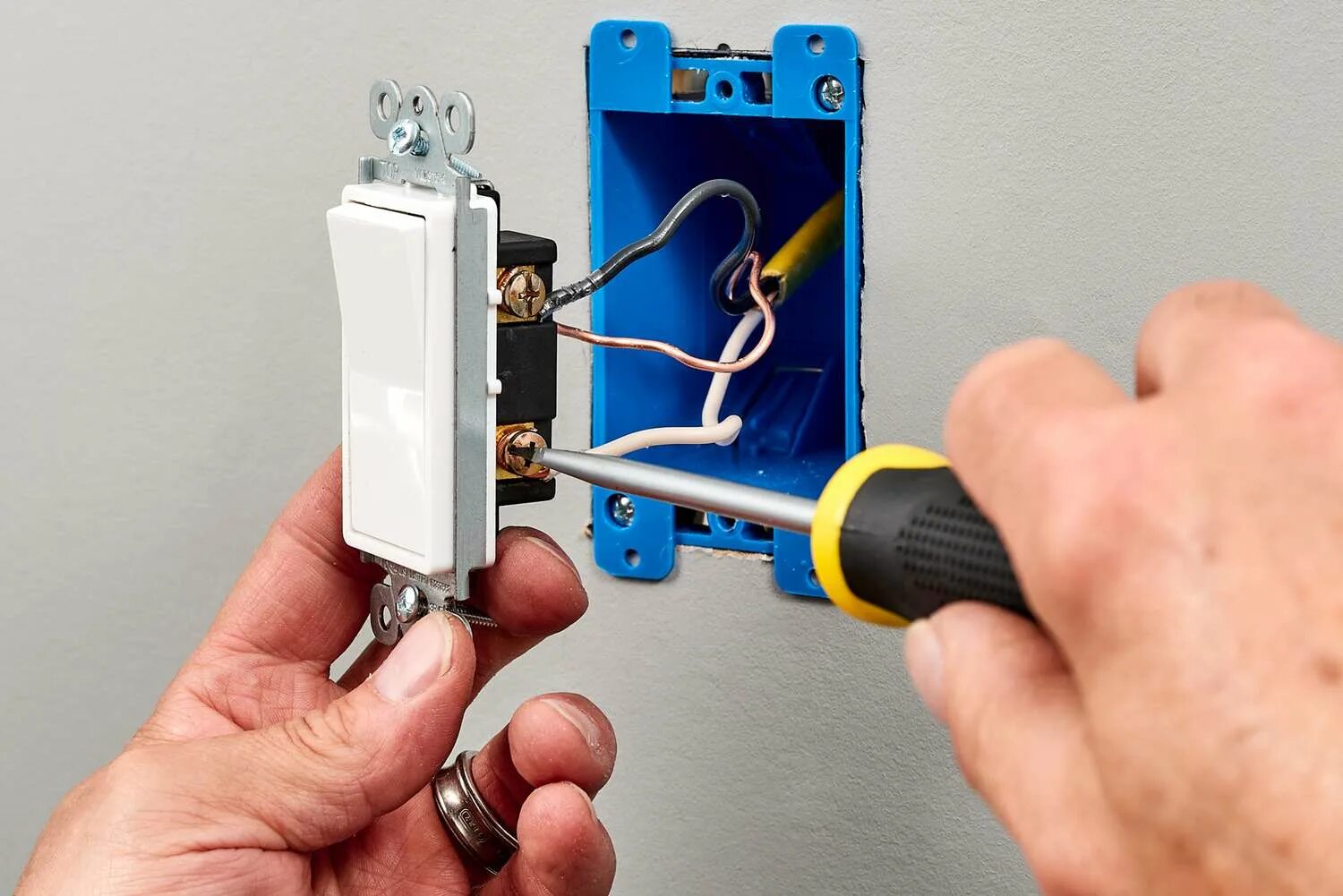 Ремонт выключателей своими руками How to Wire a Single-Pole Light Switch