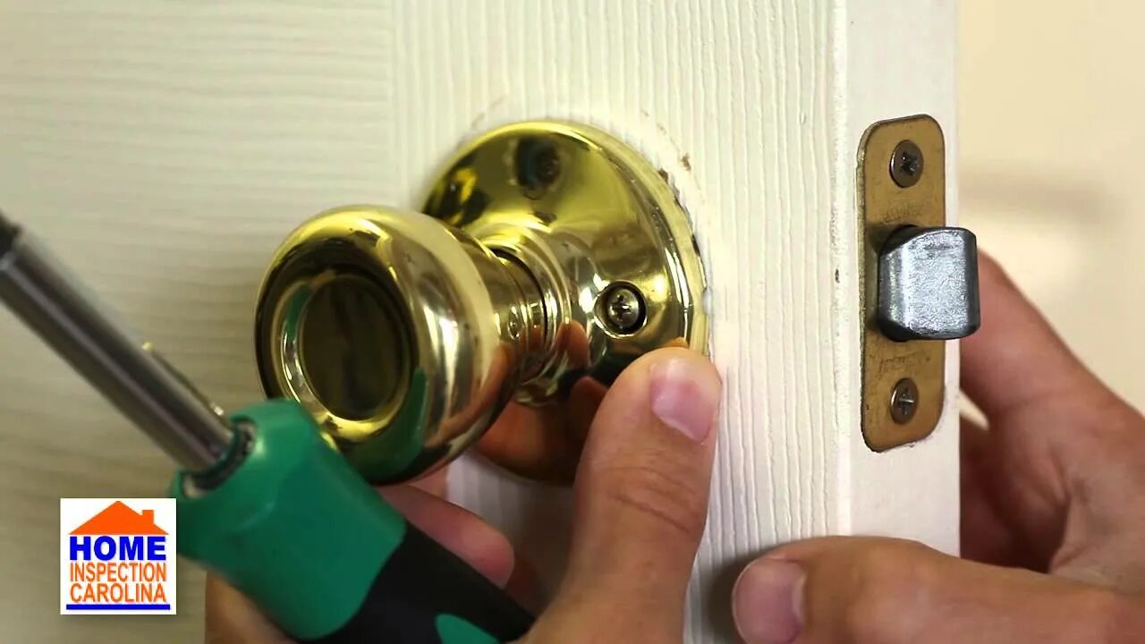 Ремонт замка двери своими руками How to Fix a Stuck Door Latch - YouTube