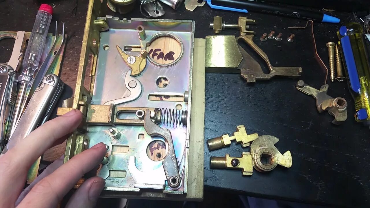 Ремонт замков своими руками видео 87) Baldwin Estate 6320 mortise lock rebuild challenge - YouTube