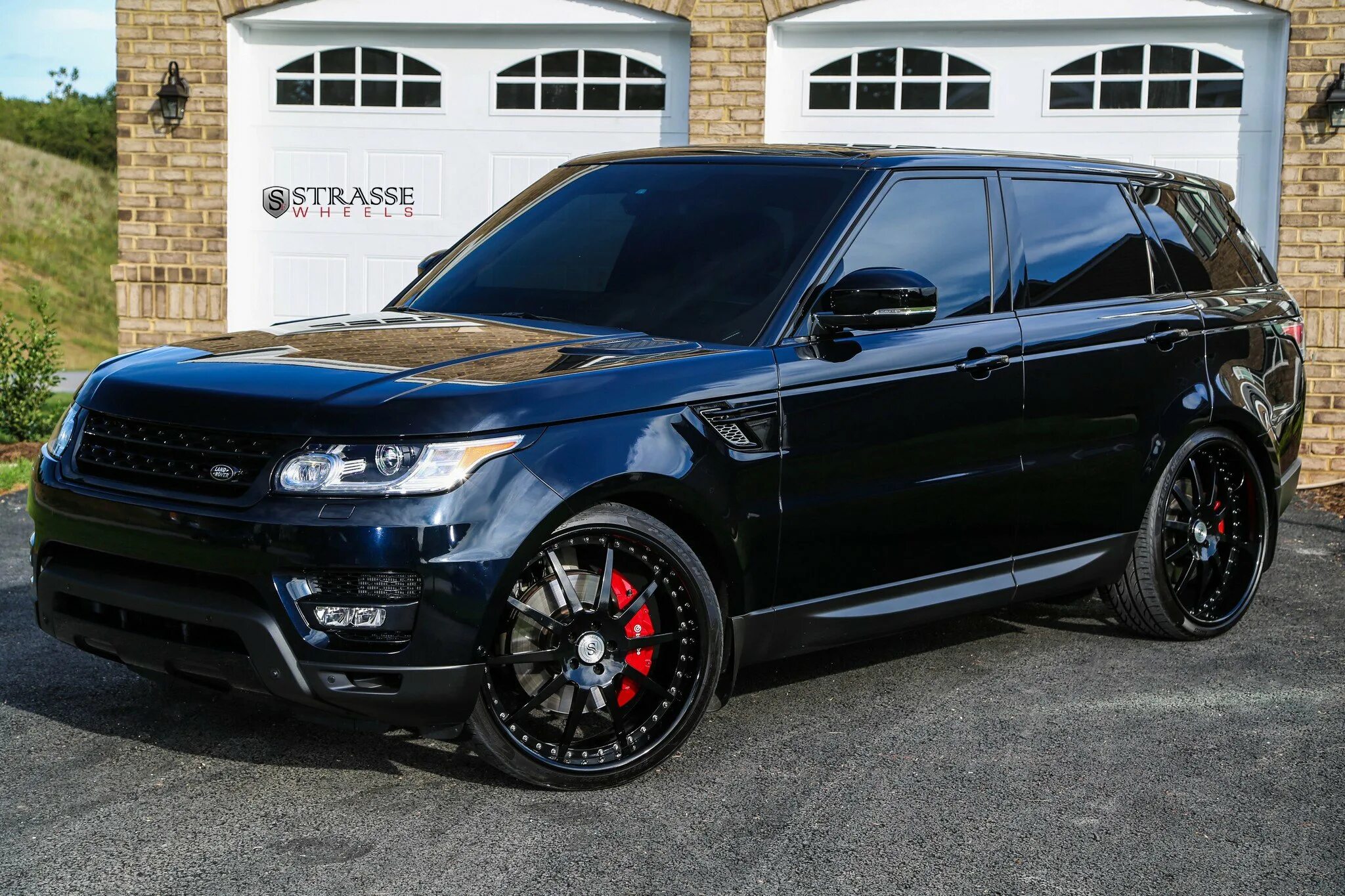 Рендж ровер спорт черный фото Range Rover Sport Looking Mean with Blacked Out Mesh Grille and Black Wheels - C