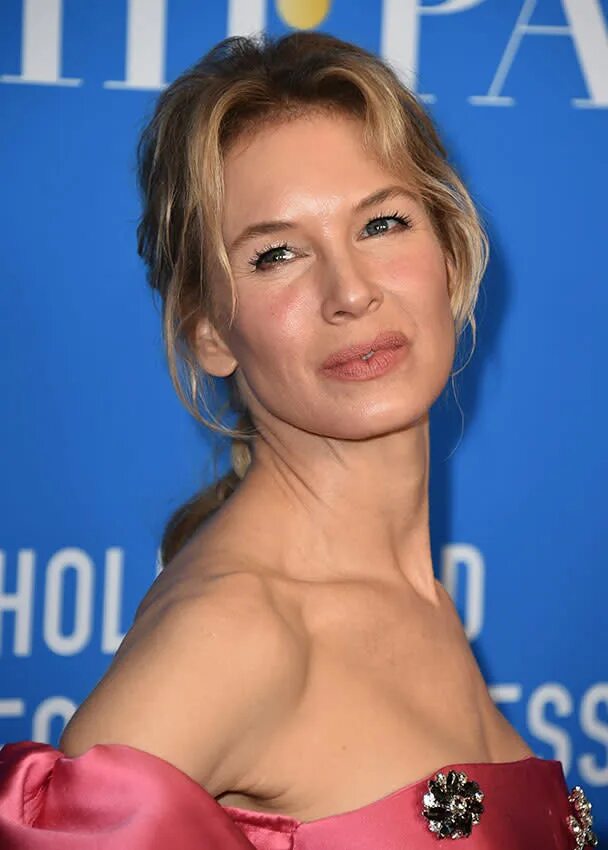 Рене зеллвегер как выглядит сейчас Renée Zellweger regresa con fuerza a la alfombra roja tras conceder su entrevist