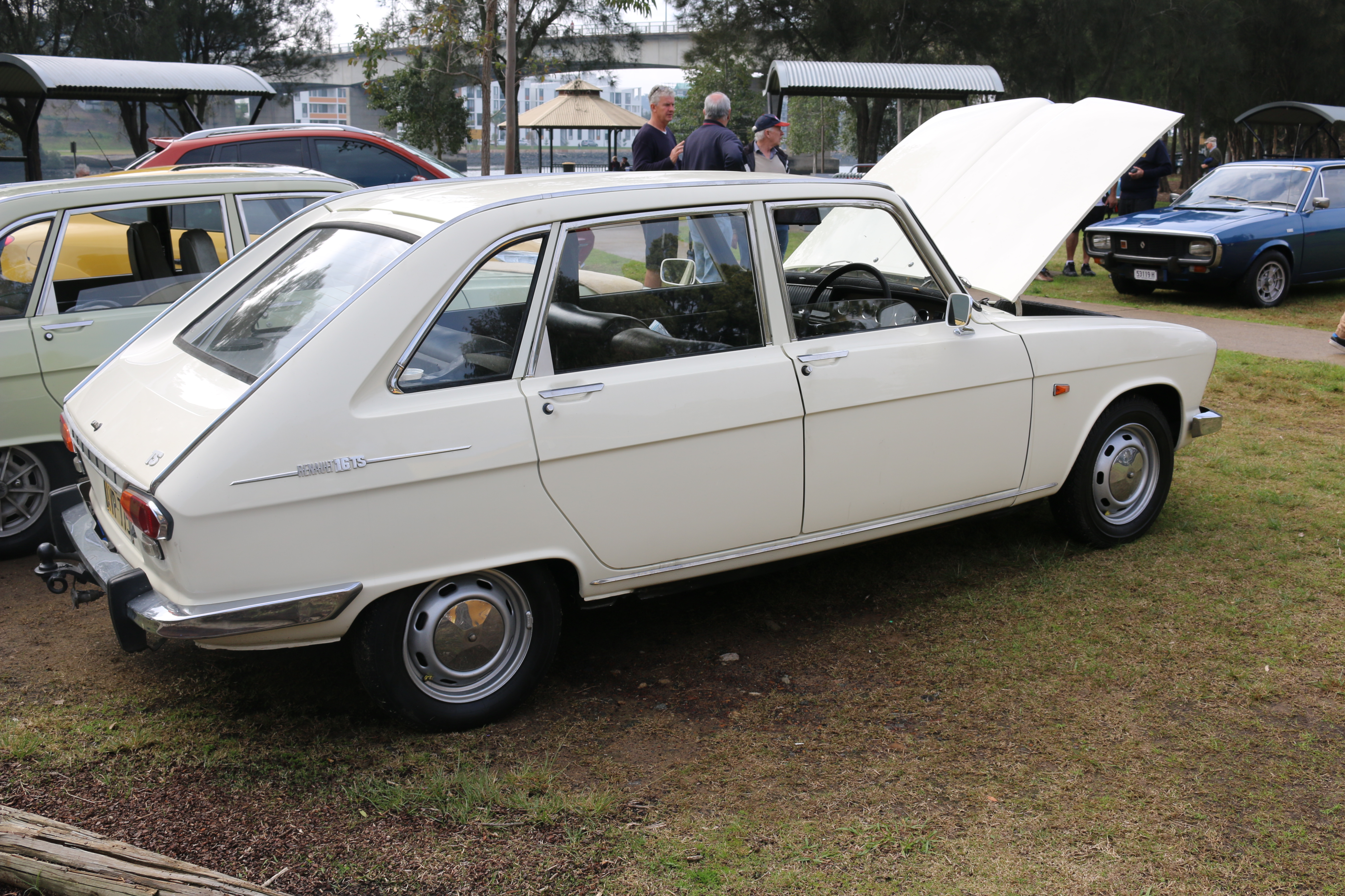 Fichier:1968 Renault 16 TS.jpg - Wikipédia