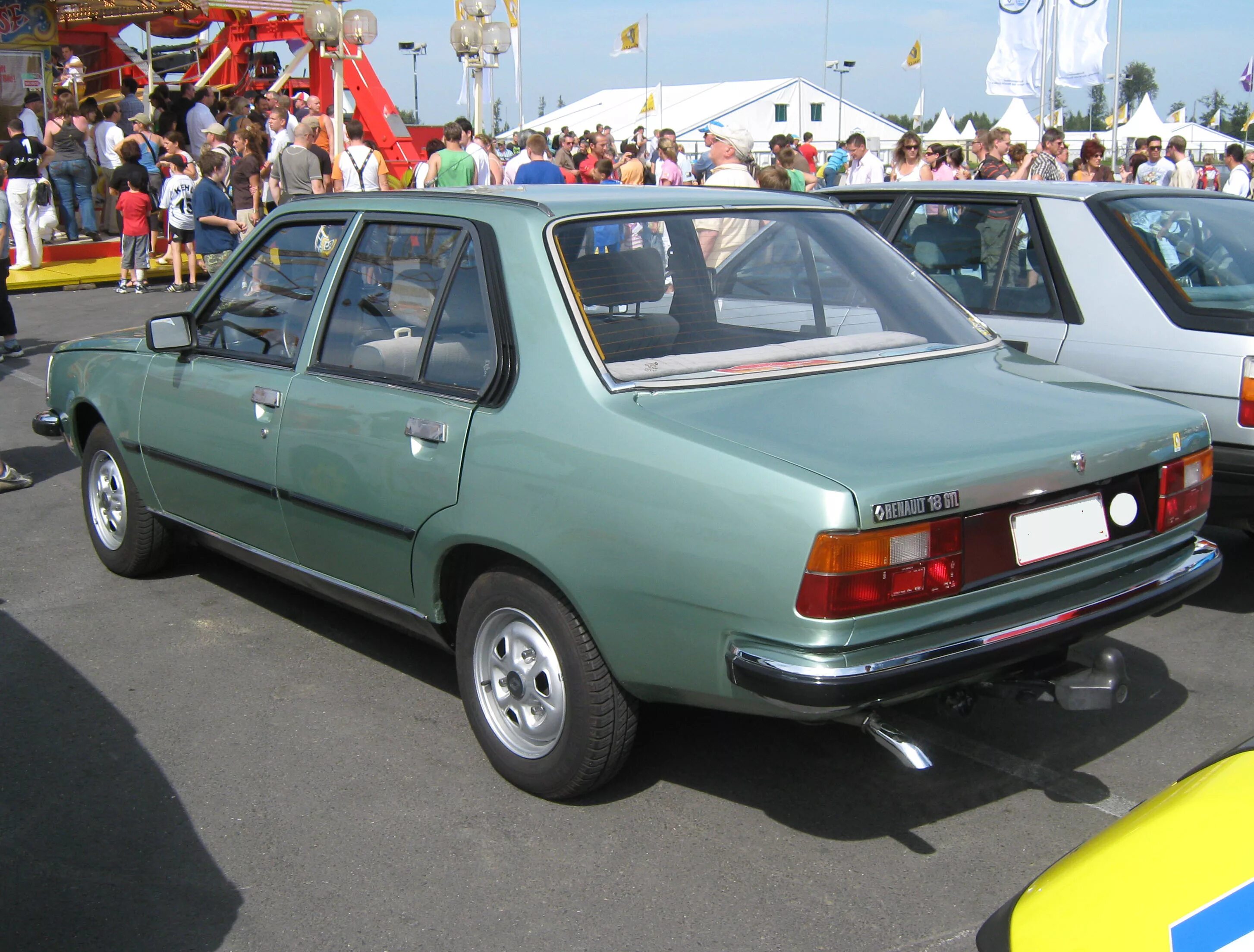 Рено 18 фото File:1978 Renault 18 Limousine Heck.jpg - Wikipedia