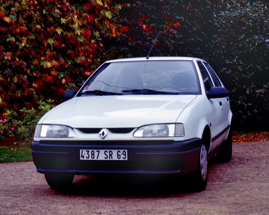 Рено 19 фото Фотоальбом RENAULT 19 2 поколение хетчбэк 5-дв. 1.8i MT (110 л.с.). Страница 4