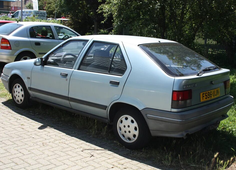 Рено 19 фото хэтчбек Renault 19 1 поколение хетчбэк 5-дв.