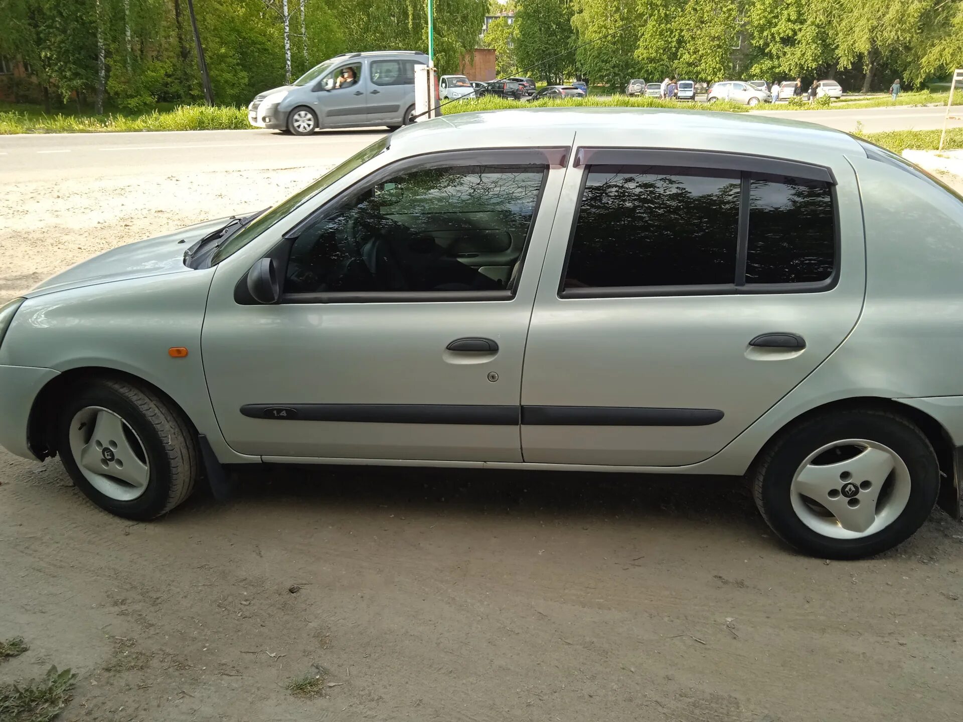 Рено 2003 года фото Затонировал перед - Renault Symbol, 1,4 л, 2003 года стайлинг DRIVE2