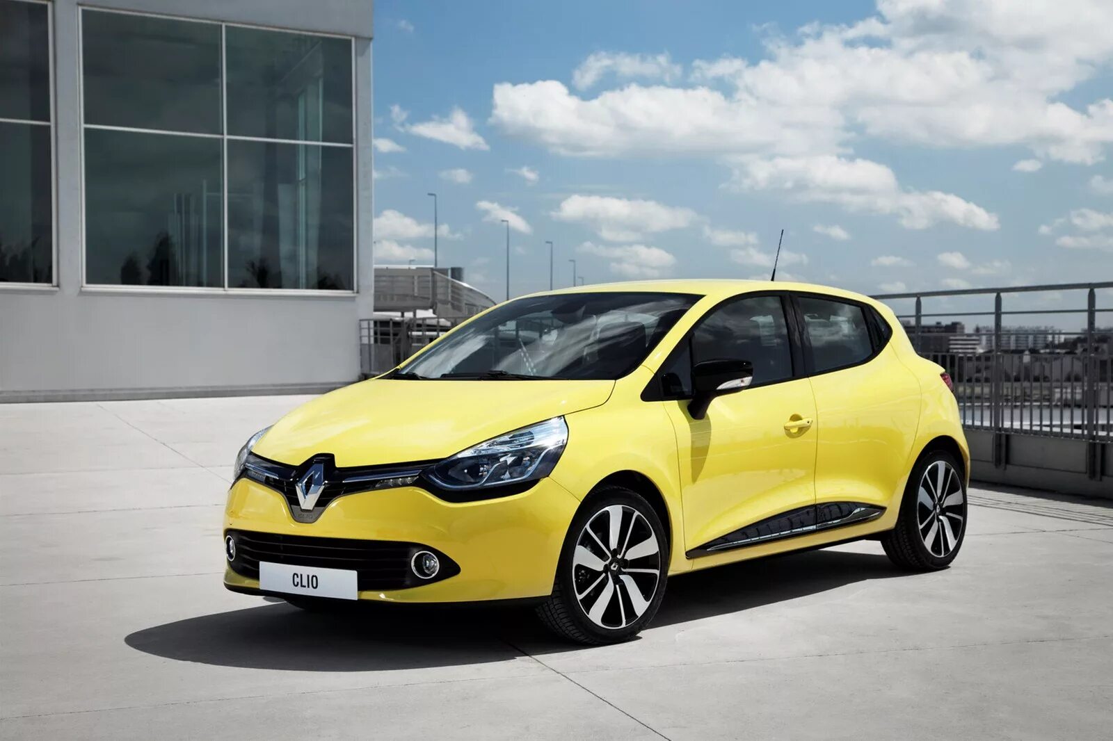 Рено 2013 фото Компания Renault рассекретила информацию о Clio Мк4 2013 модельного года - Major