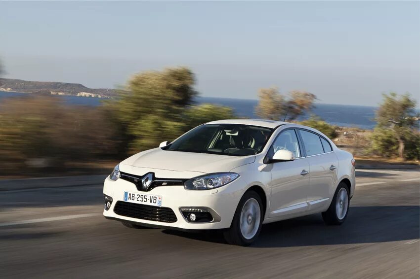 Рено 2013 года фото Renault прекратит производство седана Fluence в России - Российская газета