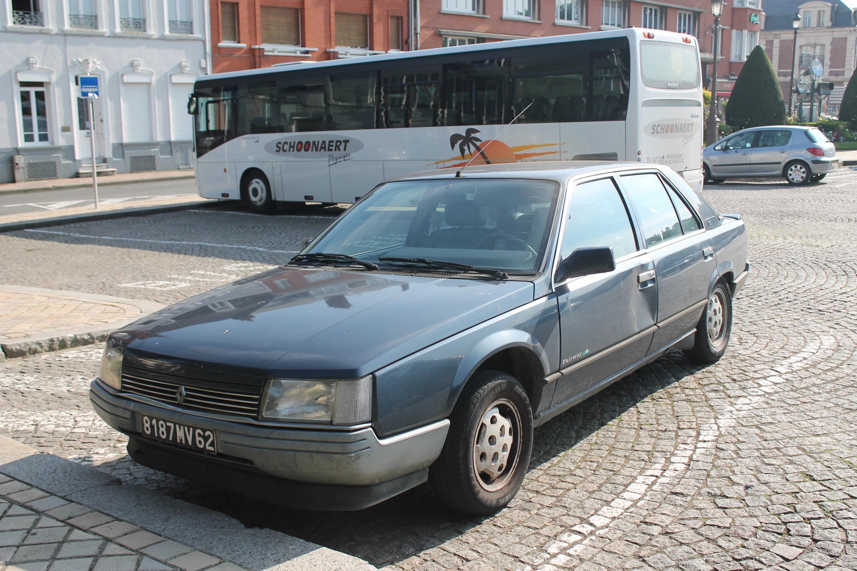 Рено 25 фото File:1987 Renault 25 TX Injection Fairway (15419675845).jpg - Wikimedia Commons