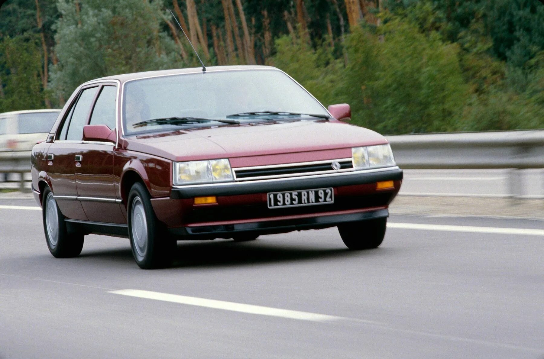 Рено 25 фото Renault 25 лифтбэк 2.9 MT бензин 136 л.с. передний привод 1 поколение (1984 - 19