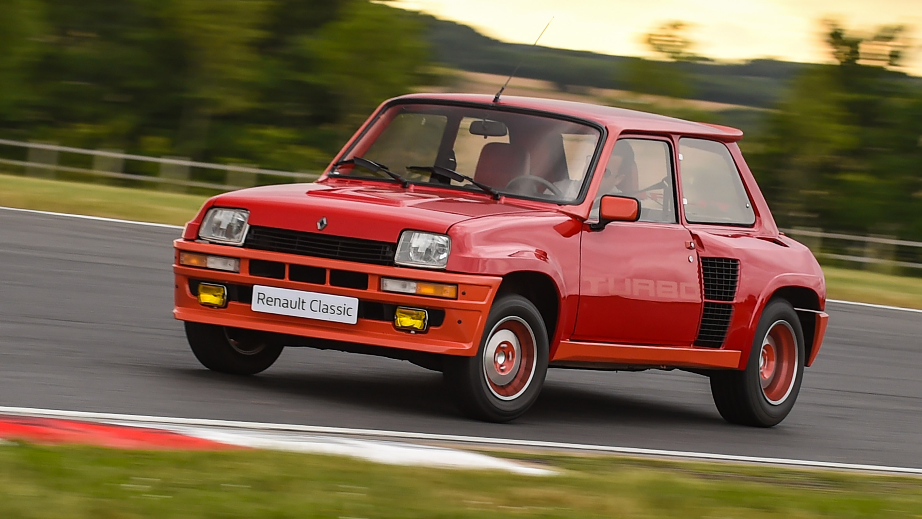 Рено 5 фото Фотопост: Renault 5 возрождается электрокаром - Wylsacom