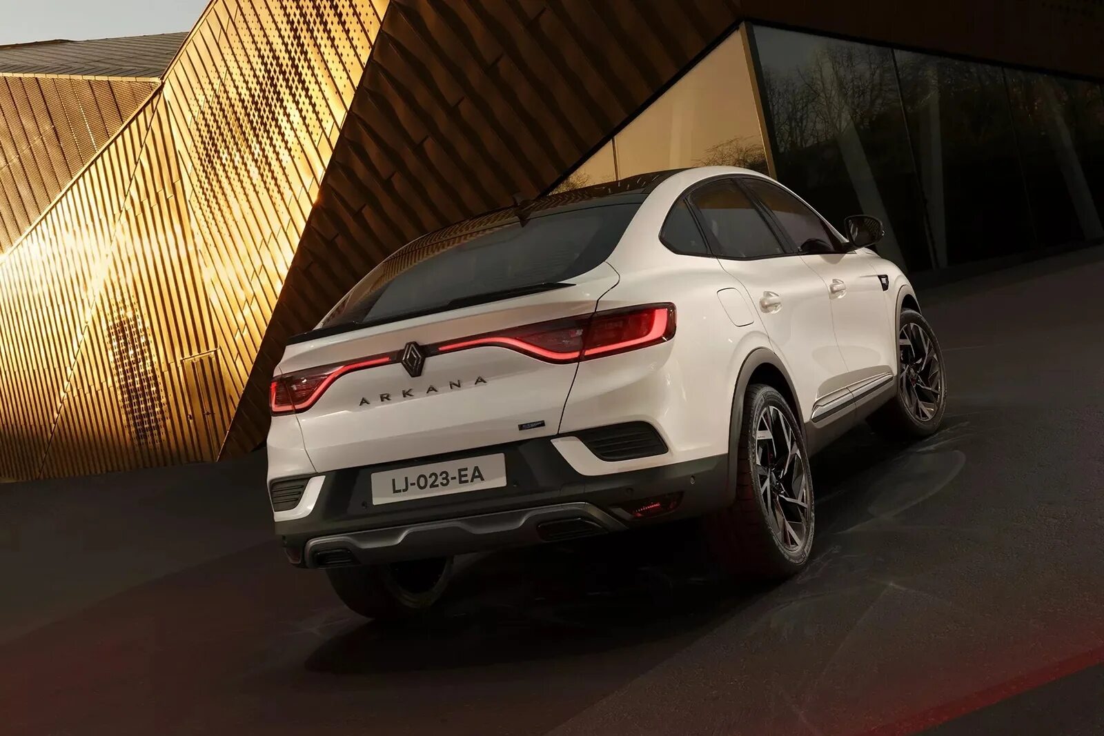 Рено аркана 2024 фото Новая отделка Fancy Esprit Alpine для Renault Arkana - новость от Автодок