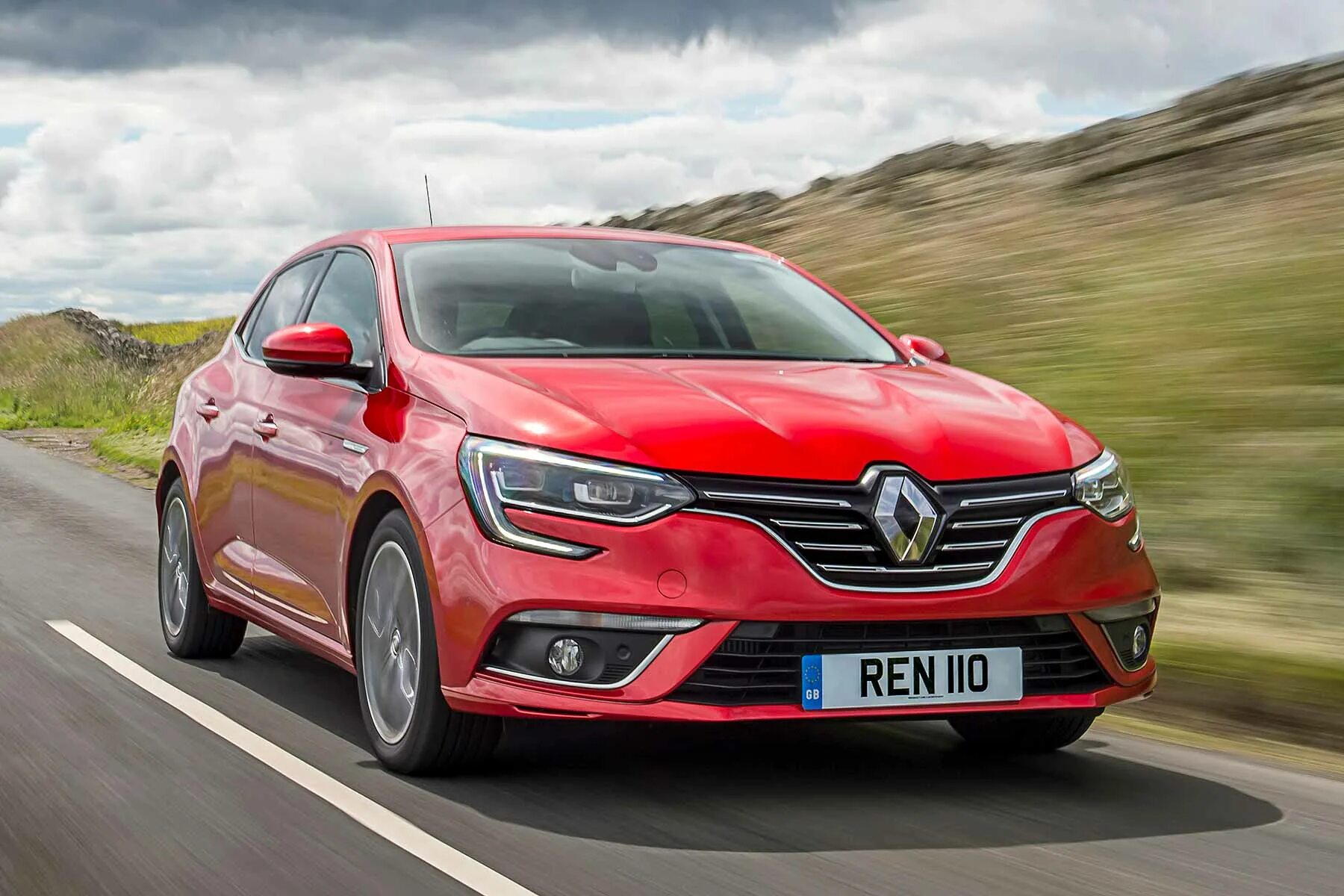 Рено аура фото Renault simplifies Clio, Captur, Megane range for 2018 - Motoring Research