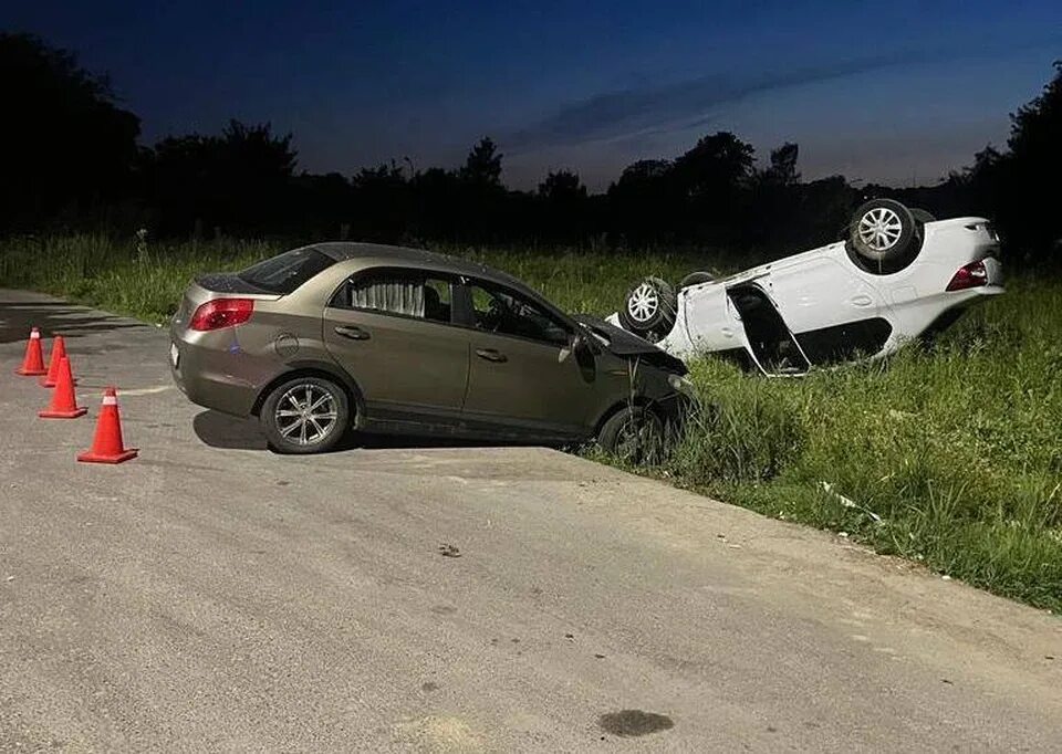 Рено авария фото В Калининграде пьяный водитель "Chery" устроил ДТП с пострадавшим - KP.RU