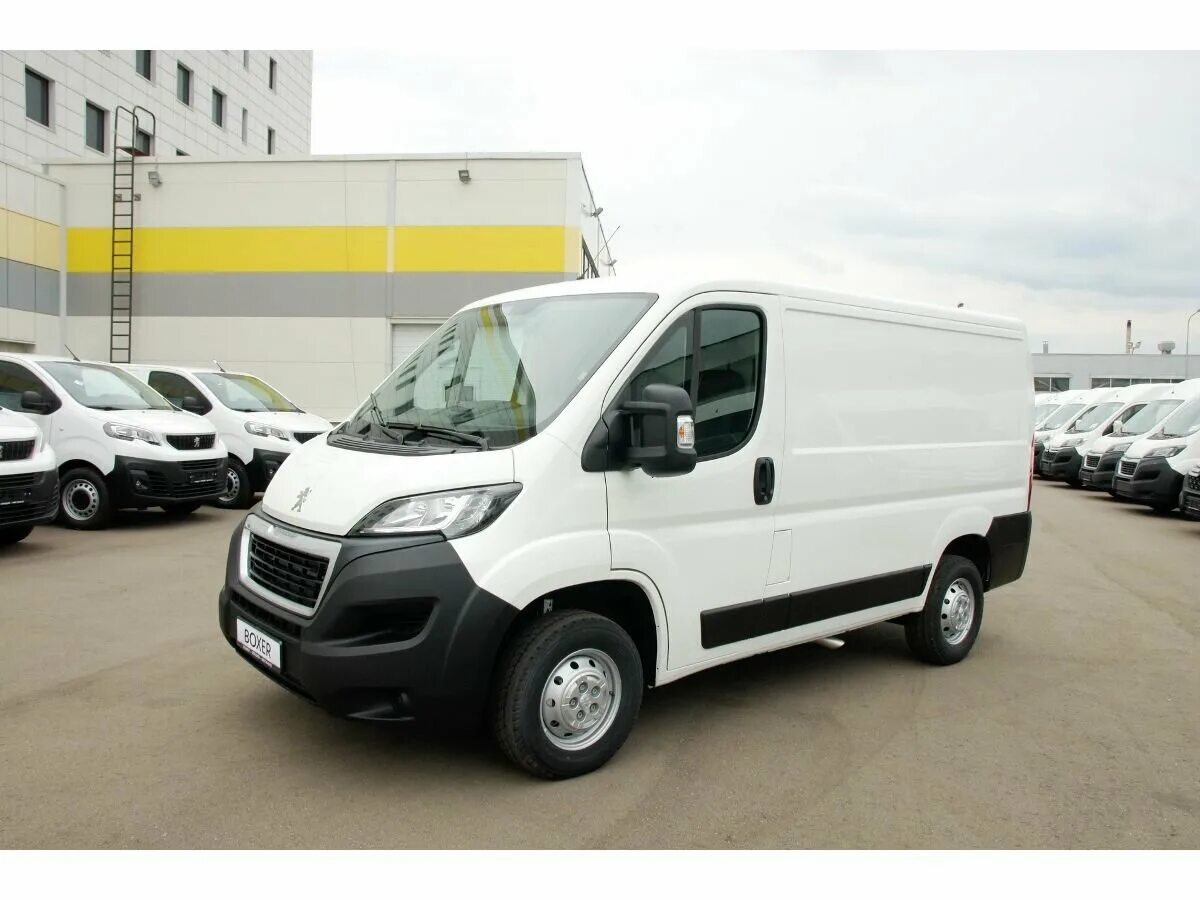 Рено боксер фото Купить новый Peugeot Boxer дизель механика в Москве: белый цельнометаллический ф