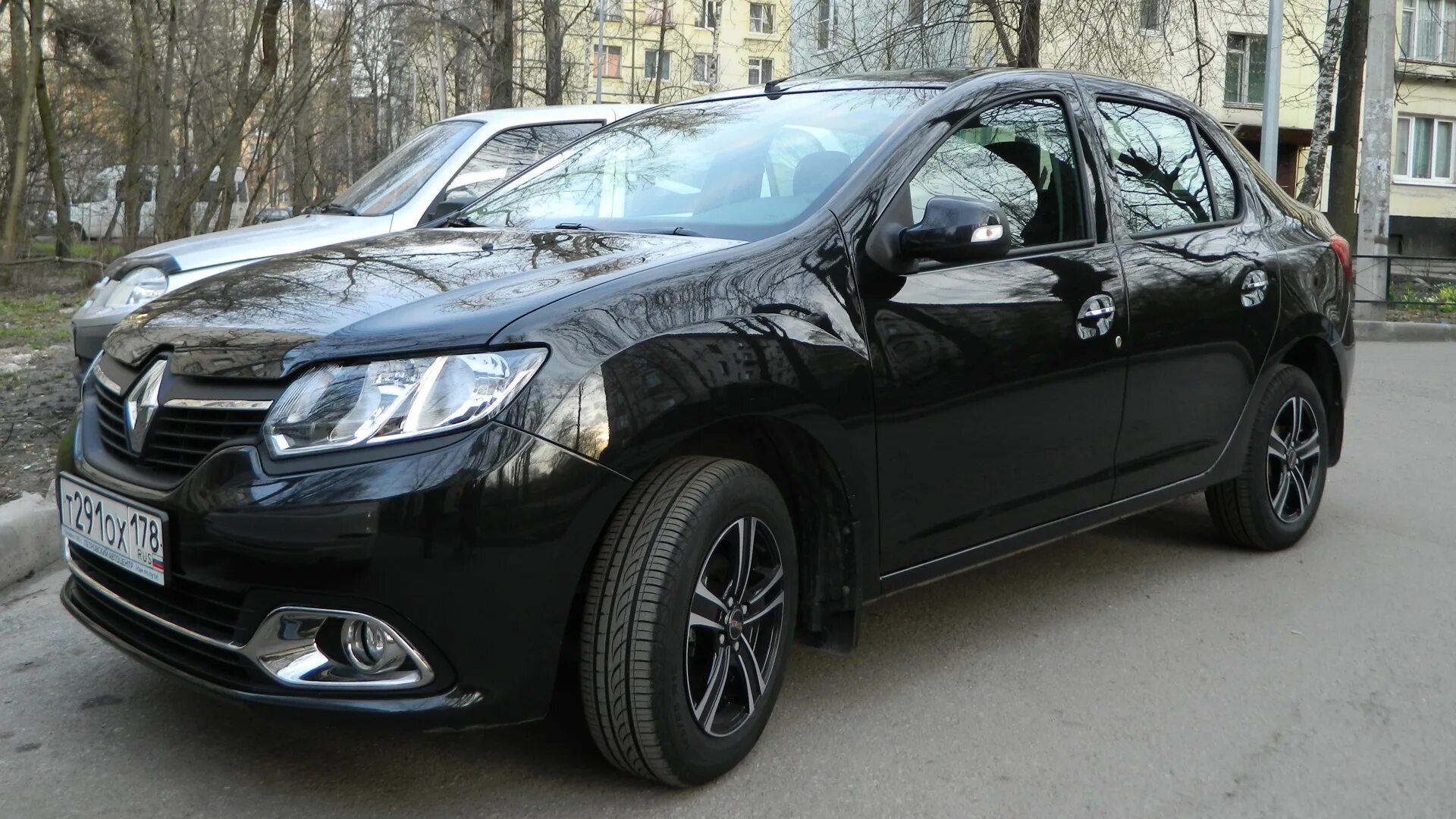 Рено черного цвета фото Renault Logan (2G) 1.6 бензиновый 2015 Пацанский Черный на DRIVE2