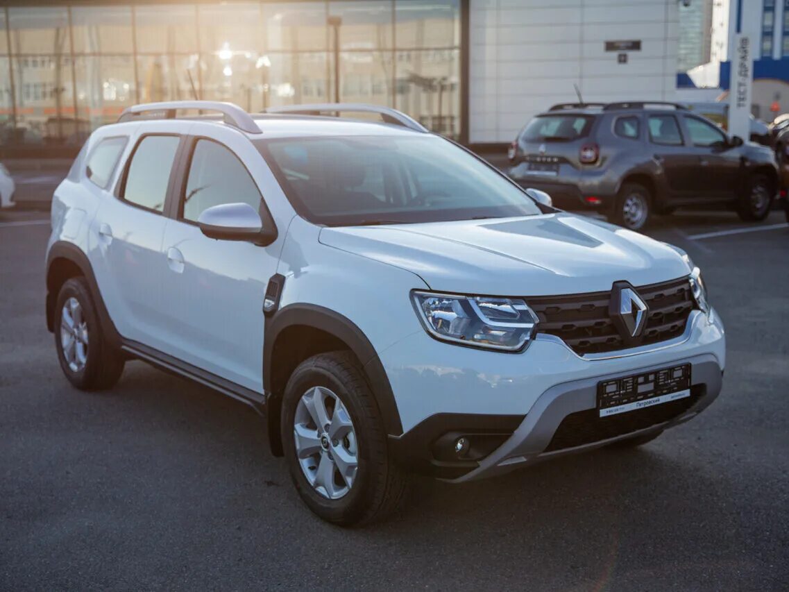 Рено дастер 2022 в новом кузове фото Купить новый Renault Duster II 1.6 MT (114 л.с.) бензин механика в Москве: белый