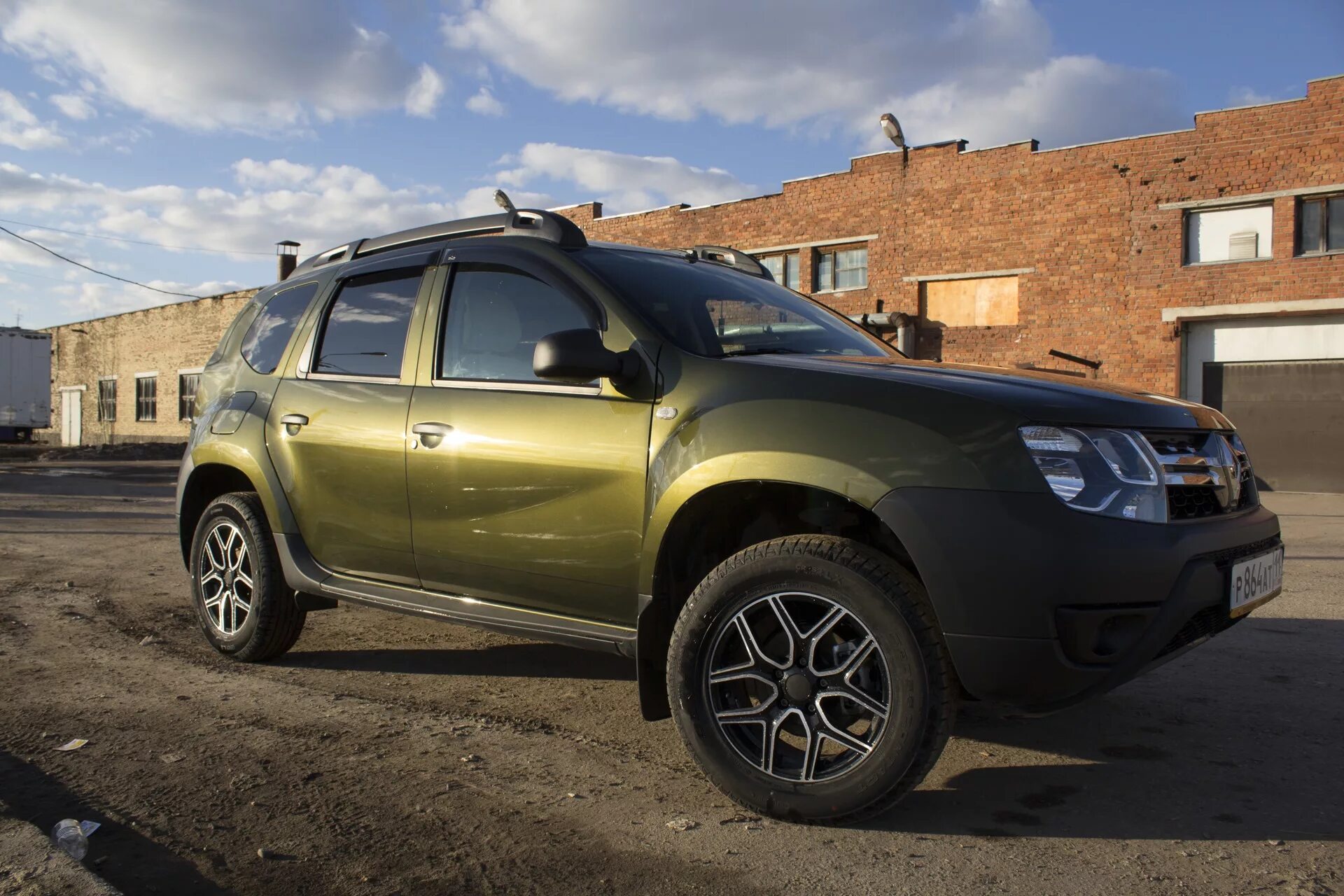 Рено дастер литые диски фото Летние тапки - Renault Duster (1G), 1,6 л, 2016 года колёсные диски DRIVE2