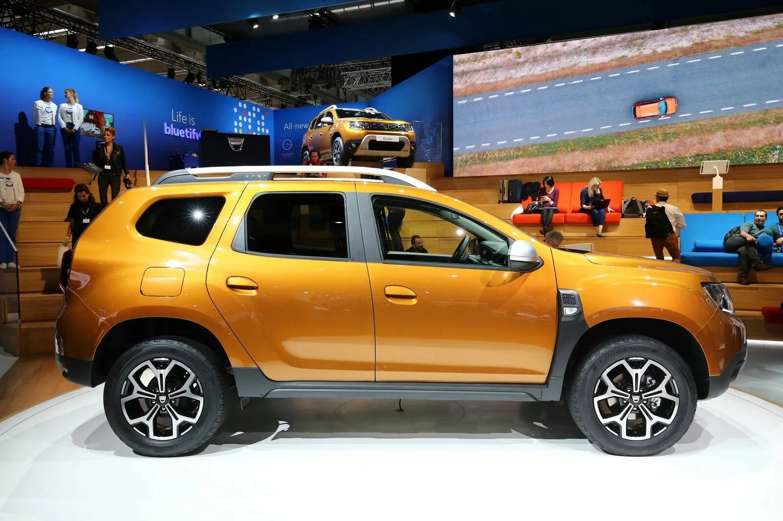 Рено дастер последняя модель фото The new Dacia Duster keeps its low price, comes with a lot more goodies DriveMag