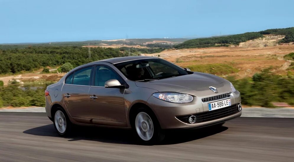 Рено флюенс 2010 фото Щепотка Франции: выбираем Renault Fluence с пробегом - КОЛЕСА.ру - автомобильный