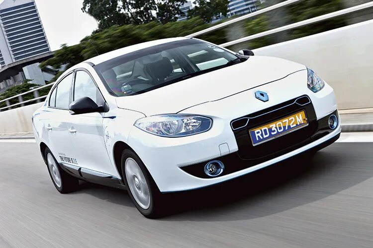 Рено флюенс фото Renault Fluence Z.E. is a positive influence Torque