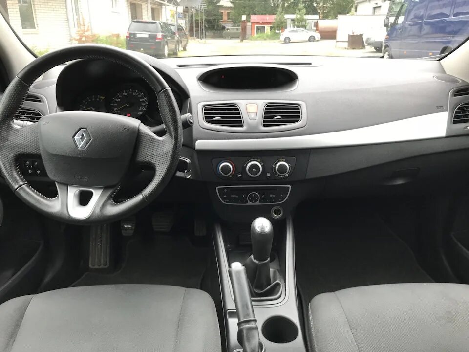 Рено флюенс фото салона Время не стоит на месте - Renault Fluence, 1,6 л, 2011 года продажа машины DRIVE