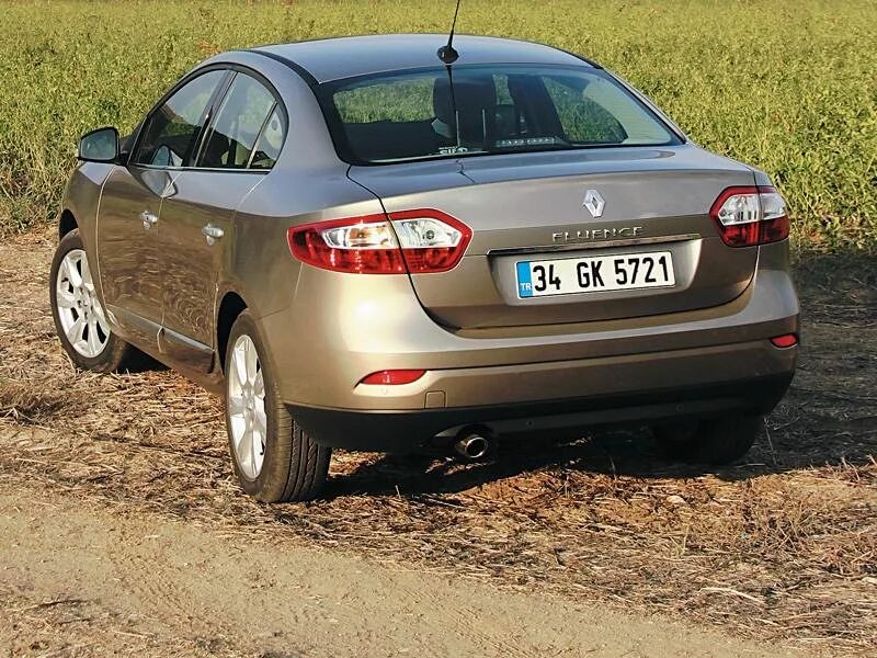 Рено флюенс фото сзади Фото Renault Fluence (2010 - 2012) - фотографии, фото салона Renault Fluence, I 