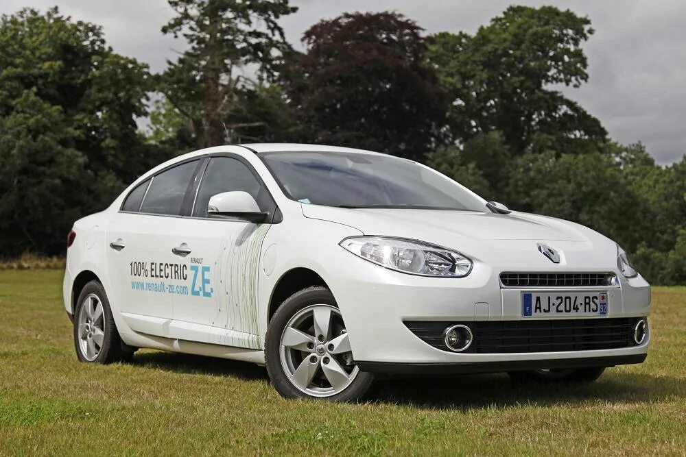 Рено флюенс фото цены We review the Renault Fluence ZE from price to economy and all its features The 