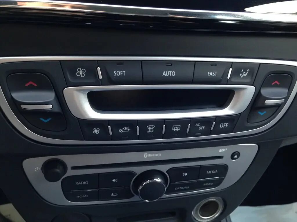 Установил USB MP3 плеер - Renault Fluence, 1,6 л, 2012 года автозвук DRIVE2