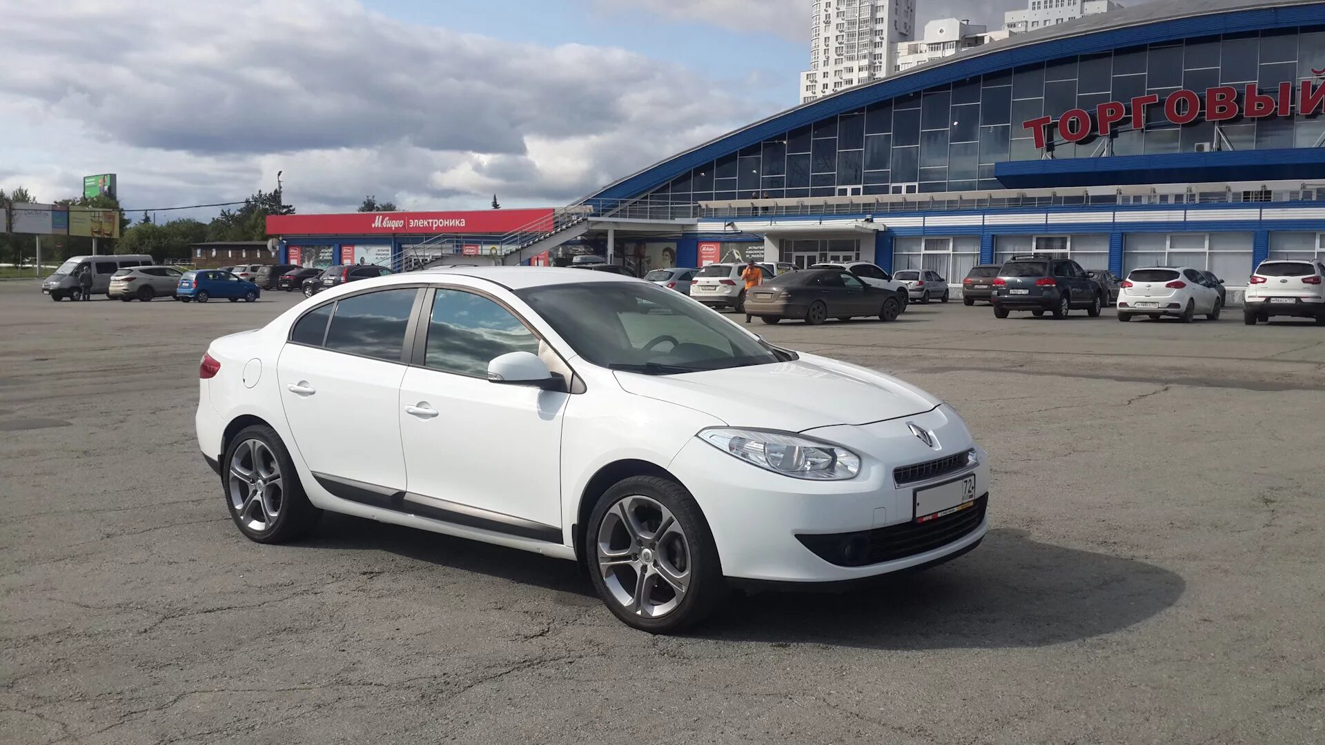 Рено флюенс на 16 дисках фото Просто фотки Fluence на R18. Провожаем лето. - Renault Fluence, 1,6 л, 2012 года