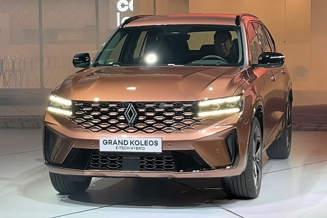 Рено гранд колеос 2024 цена фото Файл:2024 Renault Grand Koleos E-Tech Hybrid Iconic front view.jpg - Википедия