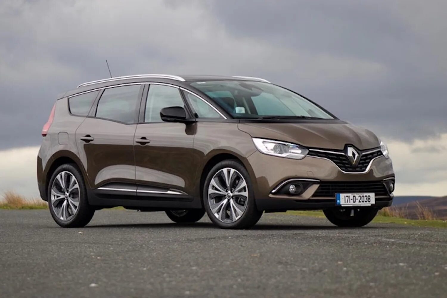 Рено гранд сценик 4 фото Renault drops right-hand drive Scenic - car and motoring news by CompleteCar.ie