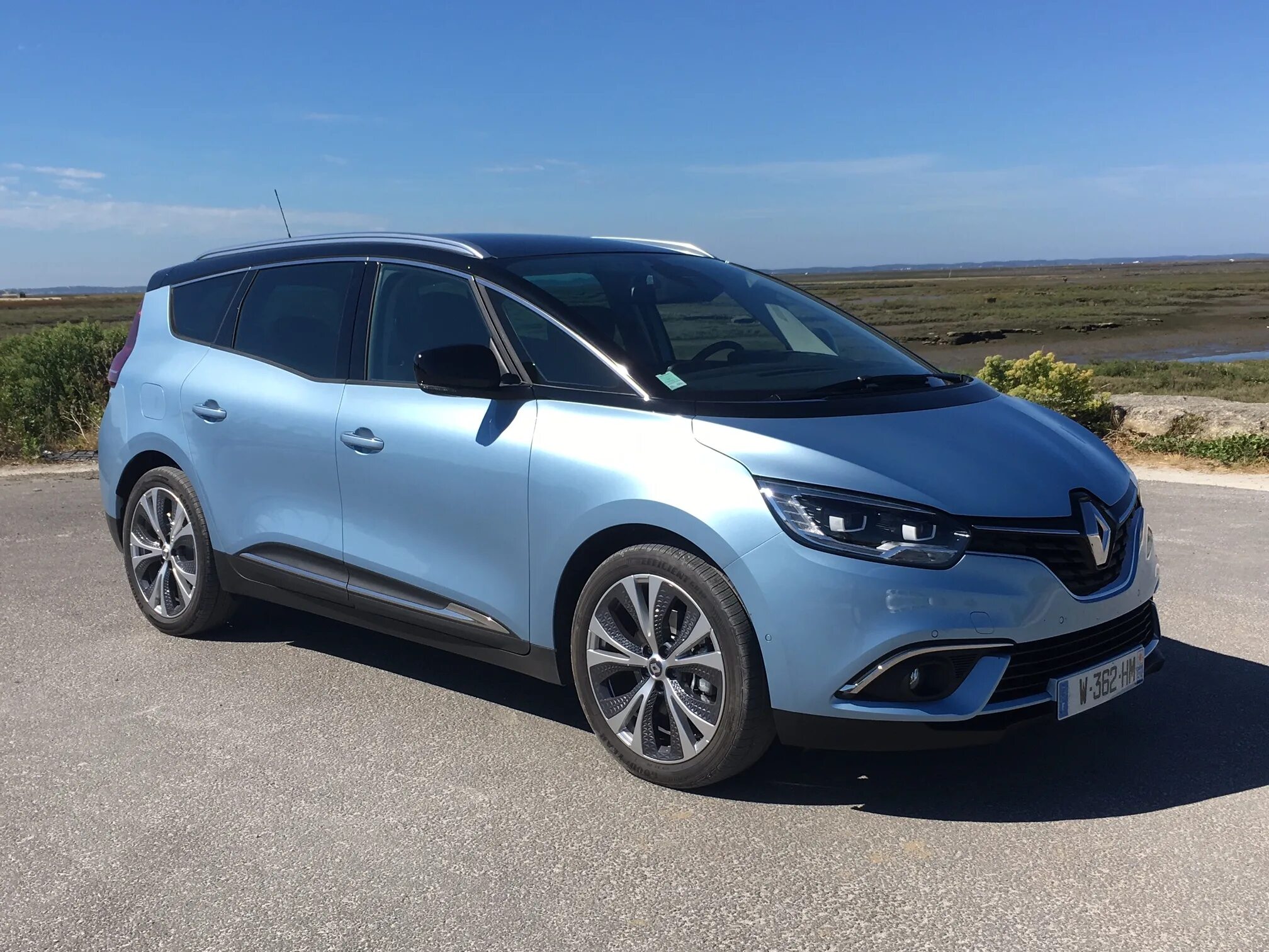 Рено гранд сценик 4 фото Première vidéo du Renault Grand Scénic 4 : découvrez les premières images de l'e