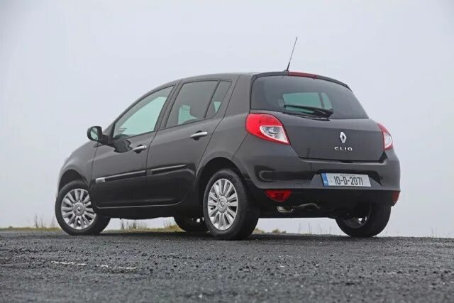 Рено хэтчбек модели названия фото Renault Clio beats the 2012 VAT increase - car and motoring news by CompleteCar.