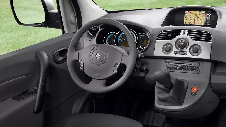 Рено кангу фото салона Дефилируем по парку на Renault Fluence Z.E. и Kangoo Z.E. - ДРАЙВ