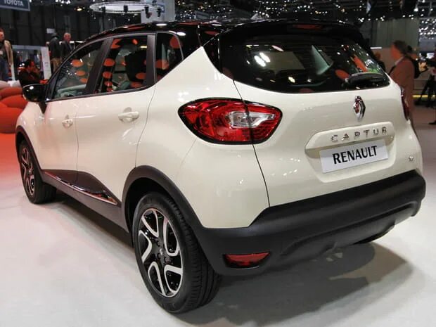 Рено каптур в европе фото Renault Captur Arrière